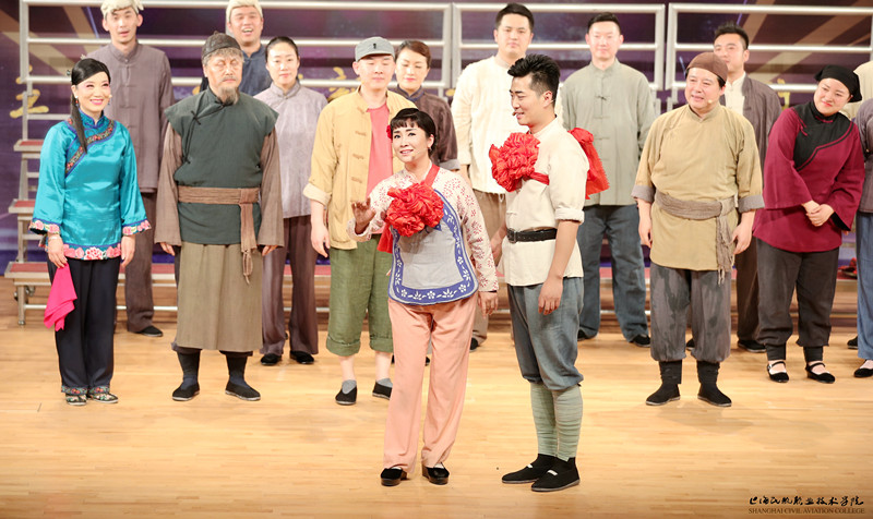 民族歌剧《小二黑结婚》选段《红花绿叶开不败》_副本.jpg 民族歌剧《小二黑结婚》选段《红花绿叶开不败》_副本.jpg